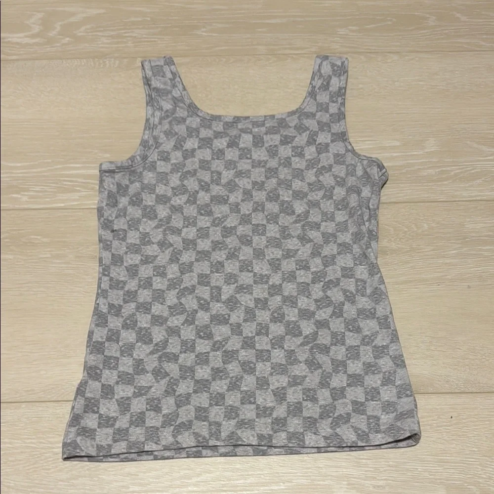 ✨ Old Navy Gray Fitted Sleeveless Tank Top